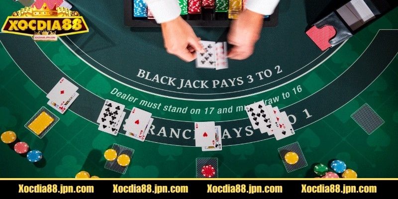 Quá trình chia bài Blackjack Xocdia88